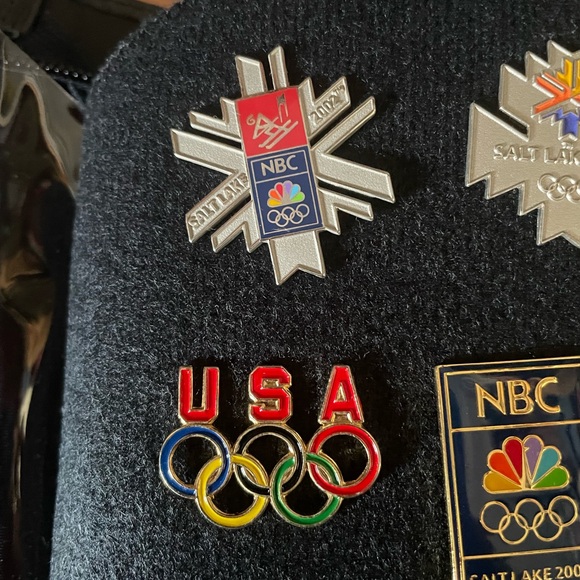 2002 Salt Lake City Olympic Pins and case plus Olympic pins and 2000 Sydney pin - Picture 5 of 7